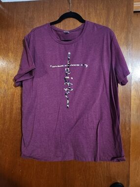 Women's Cross Graphic Crewneck Shirt - Plum